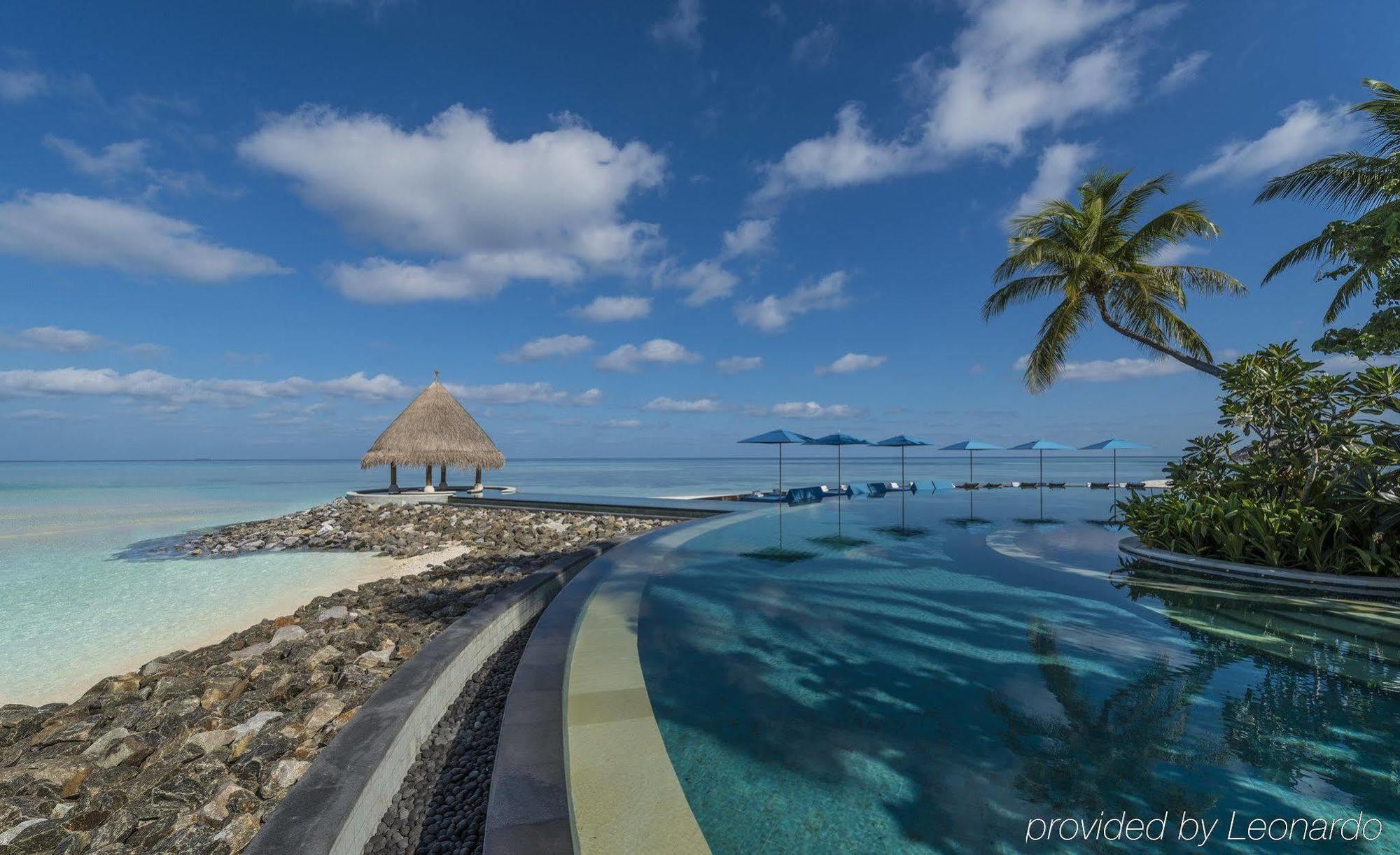 Four Seasons Resort Maldives At Kuda Huraa Esterno foto