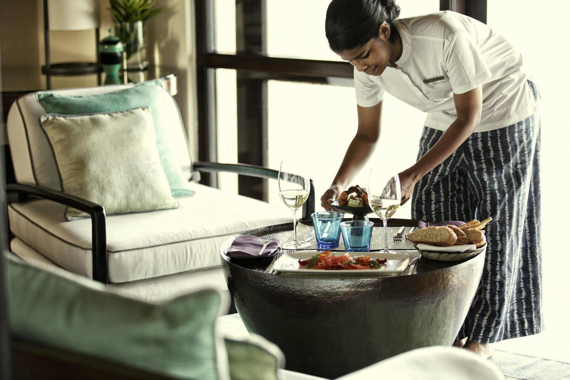 Four Seasons Resort Maldives At Kuda Huraa Esterno foto