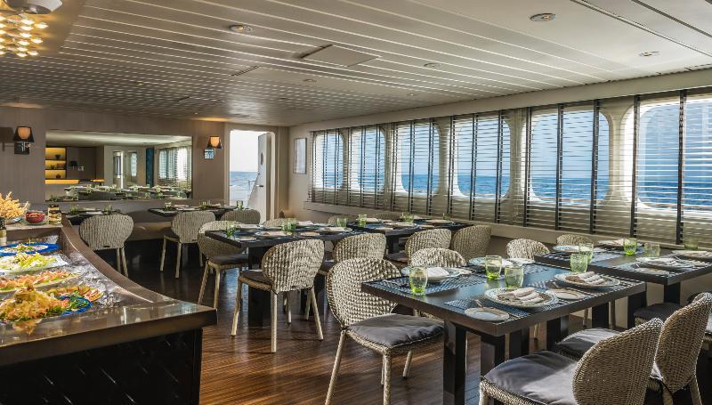 Four Seasons Resort Maldives At Kuda Huraa Esterno foto